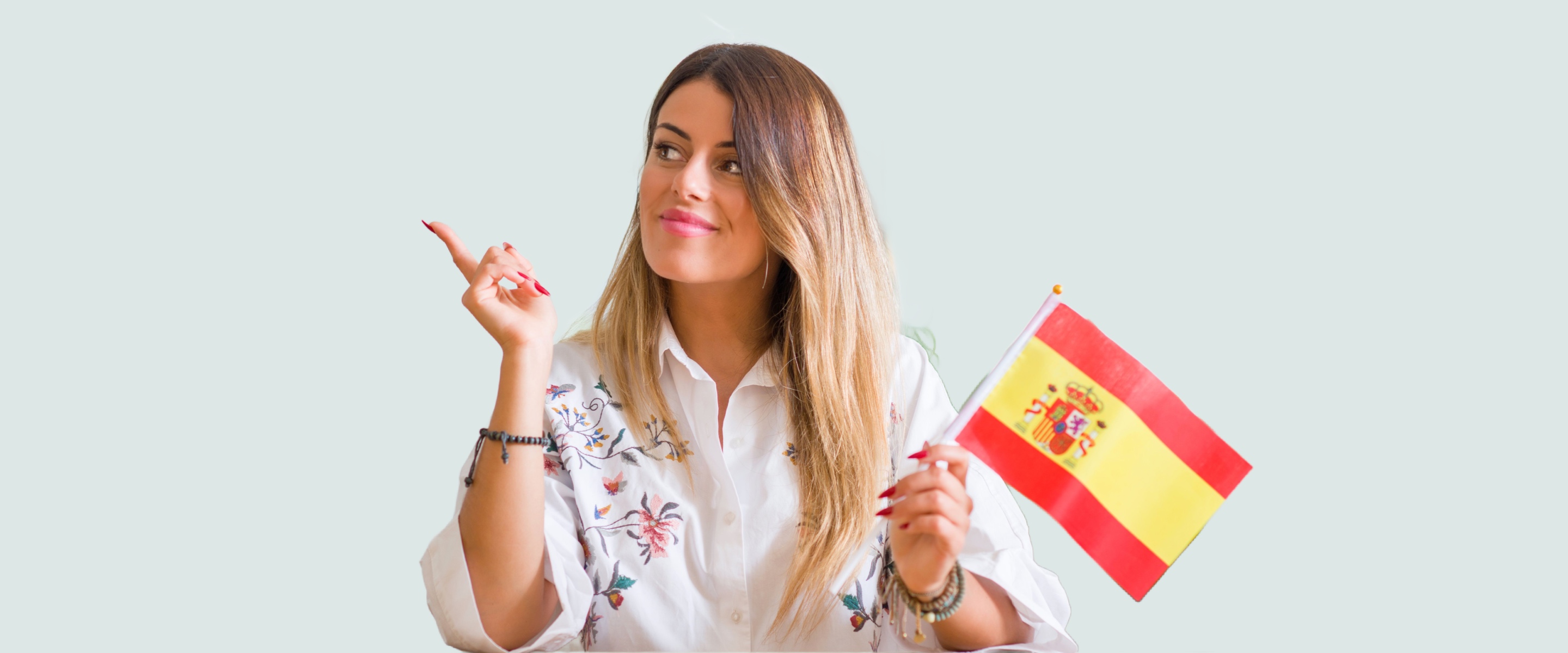A woman holding a Spanish flag, pointing toward the Genielingua course